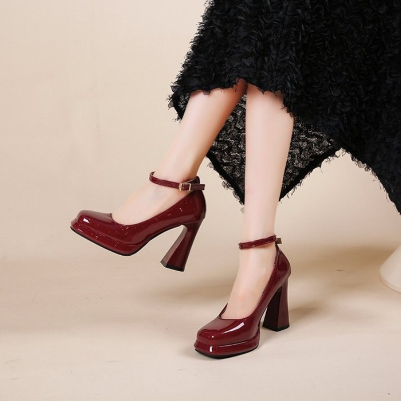 Modieuze schoenen met hoge hak - Leather Classic Strap recensie en prijs